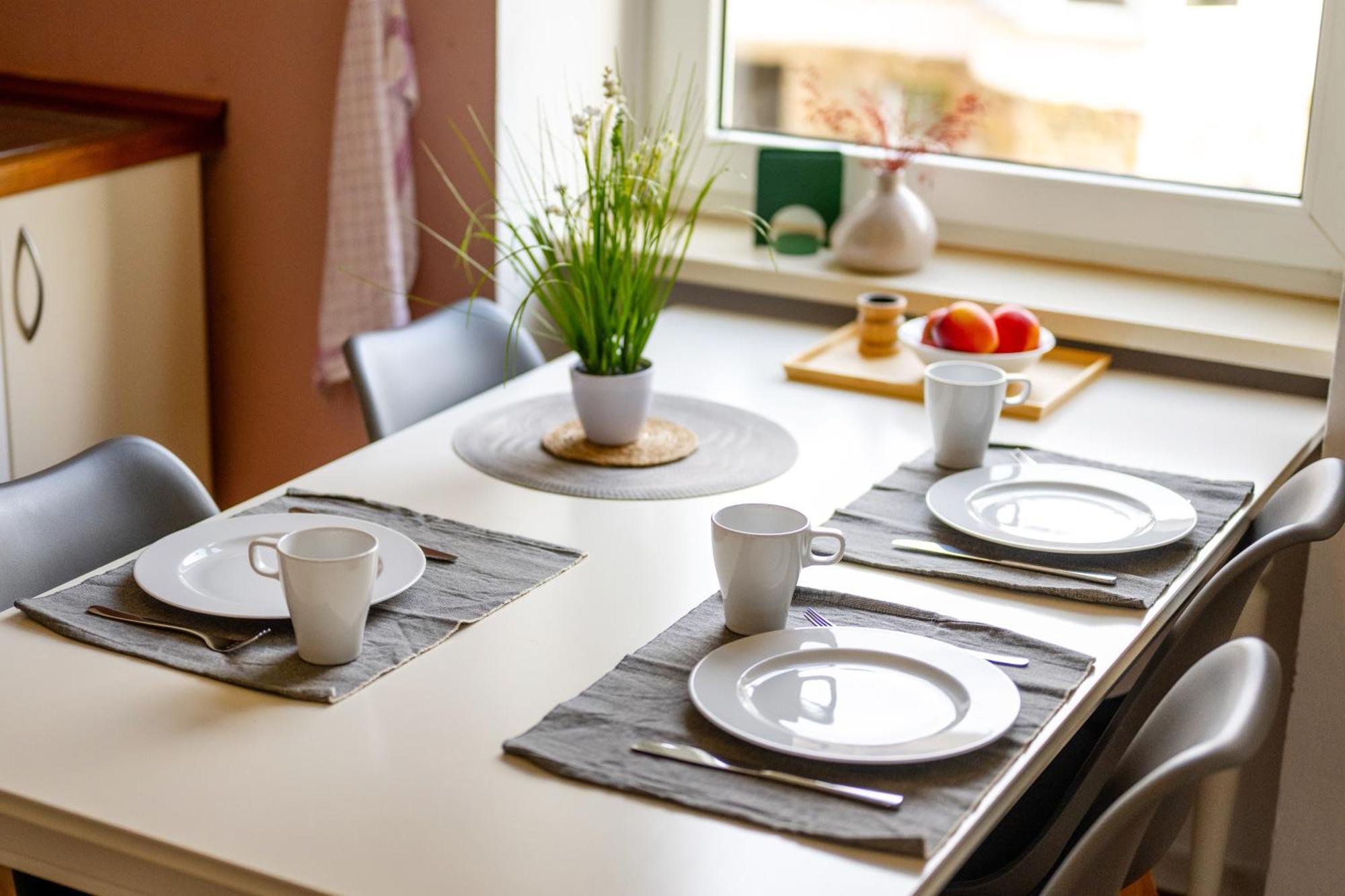 Apartment Suedstadt-oase 1 Komfort Mit 2 Sz Und Balkon